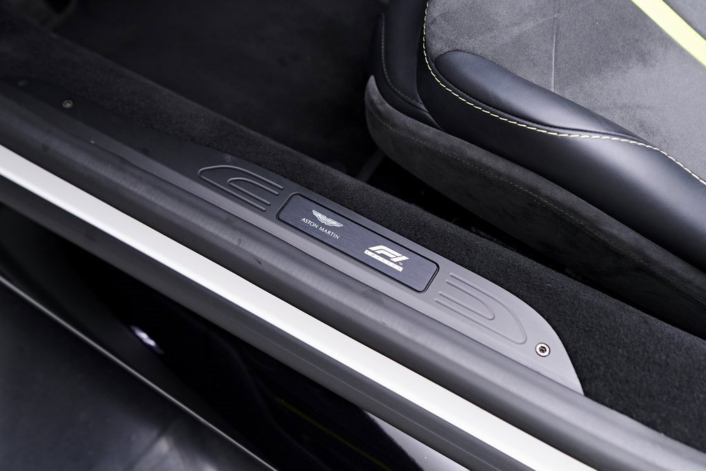 Used 2023 Aston Martin V8 Vantage Roadster image 46