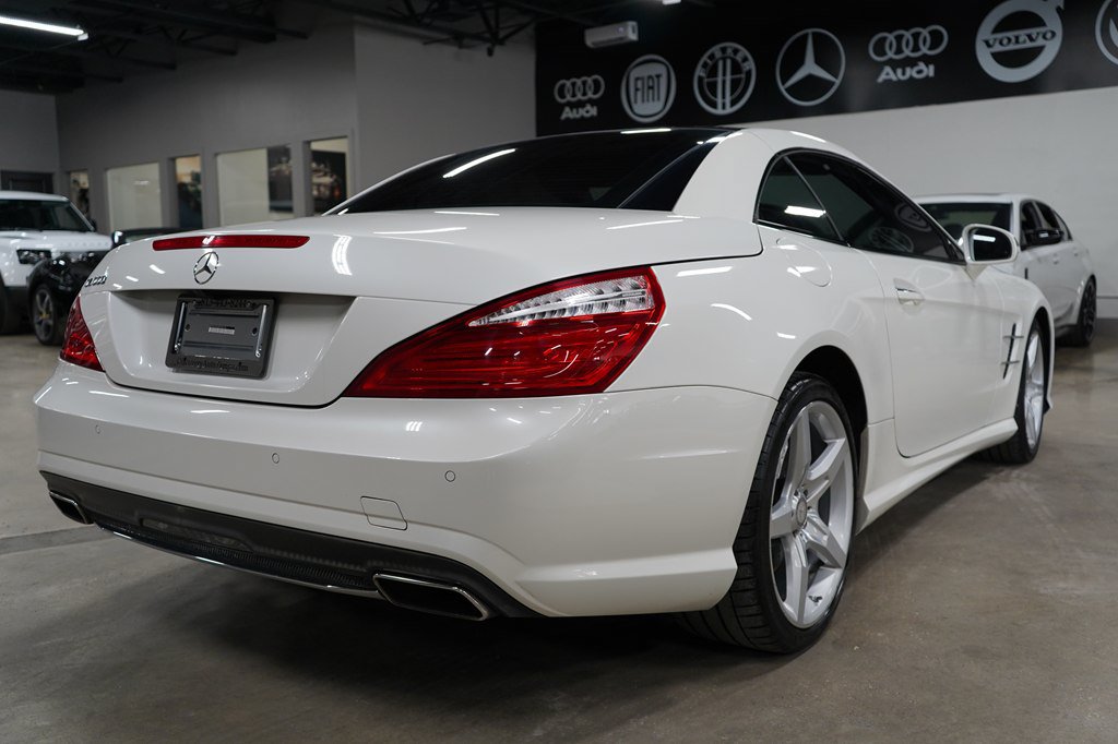 Used 2016 Mercedes-Benz SL 550 w/ Driver Assistance Package image 30