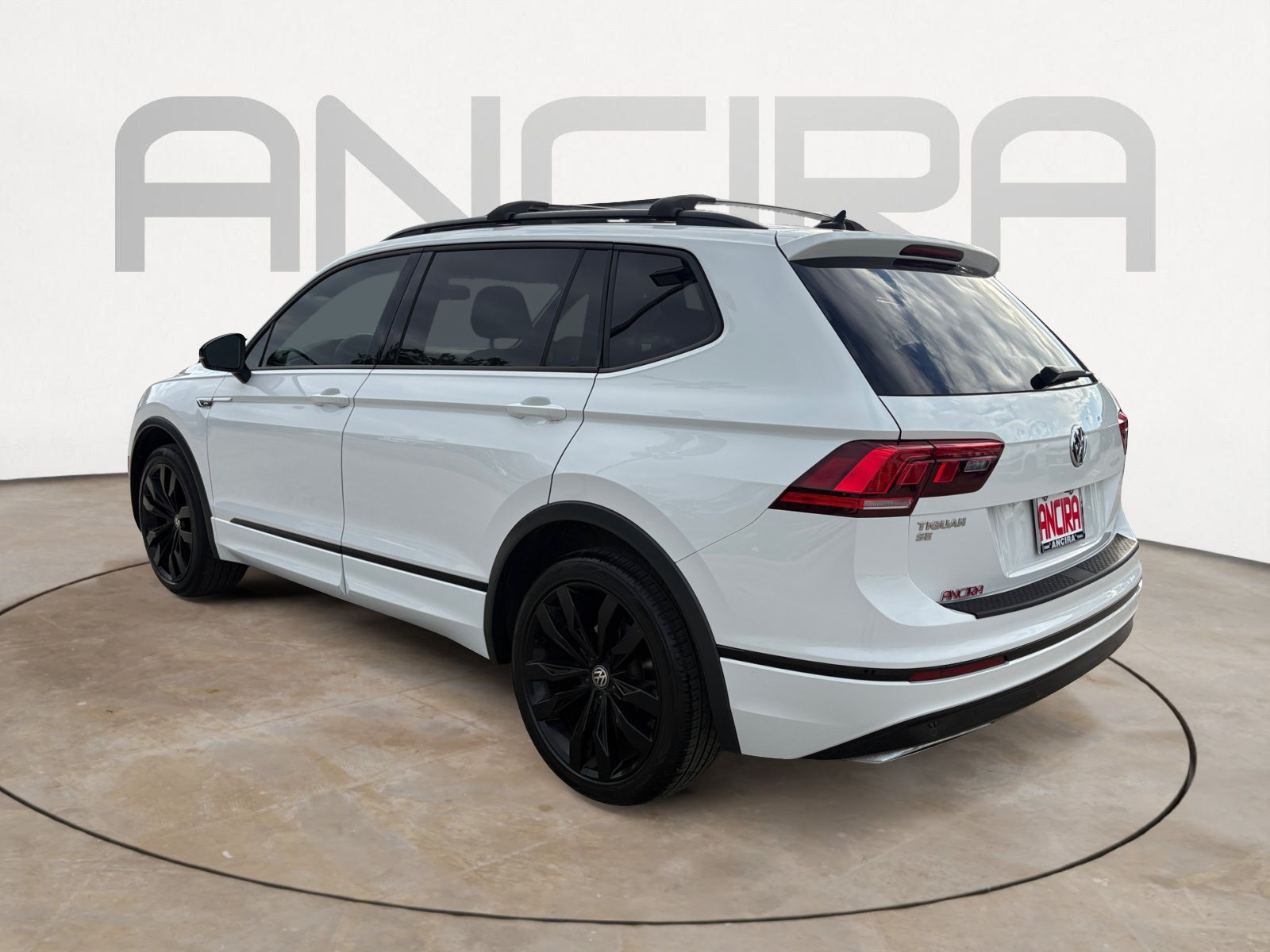 Used 2020 Volkswagen Tiguan SE R-Line FWD image 8