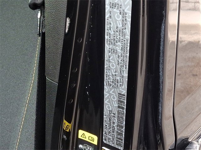 Used 2025 Jeep Wrangler Sahara image 30