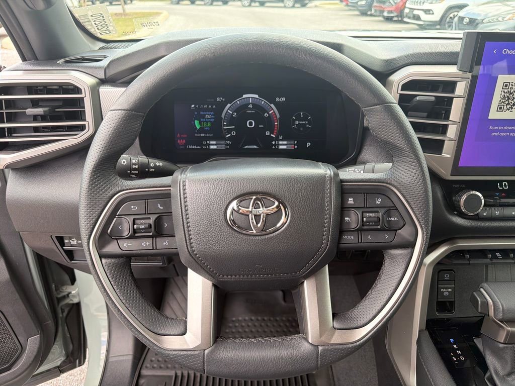 Used 2025 Toyota Tundra Limited AWD/4WD image 26