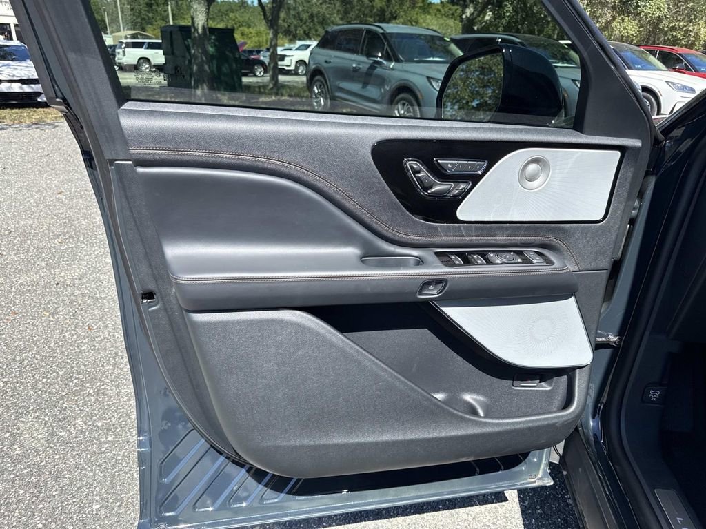 New 2025 Lincoln Aviator Black Label image 19