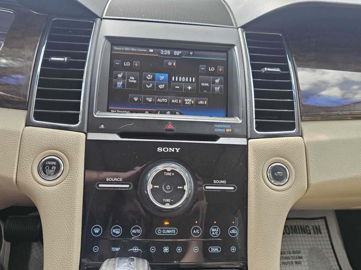 Used 2013 Ford Taurus Limited FWD image 17