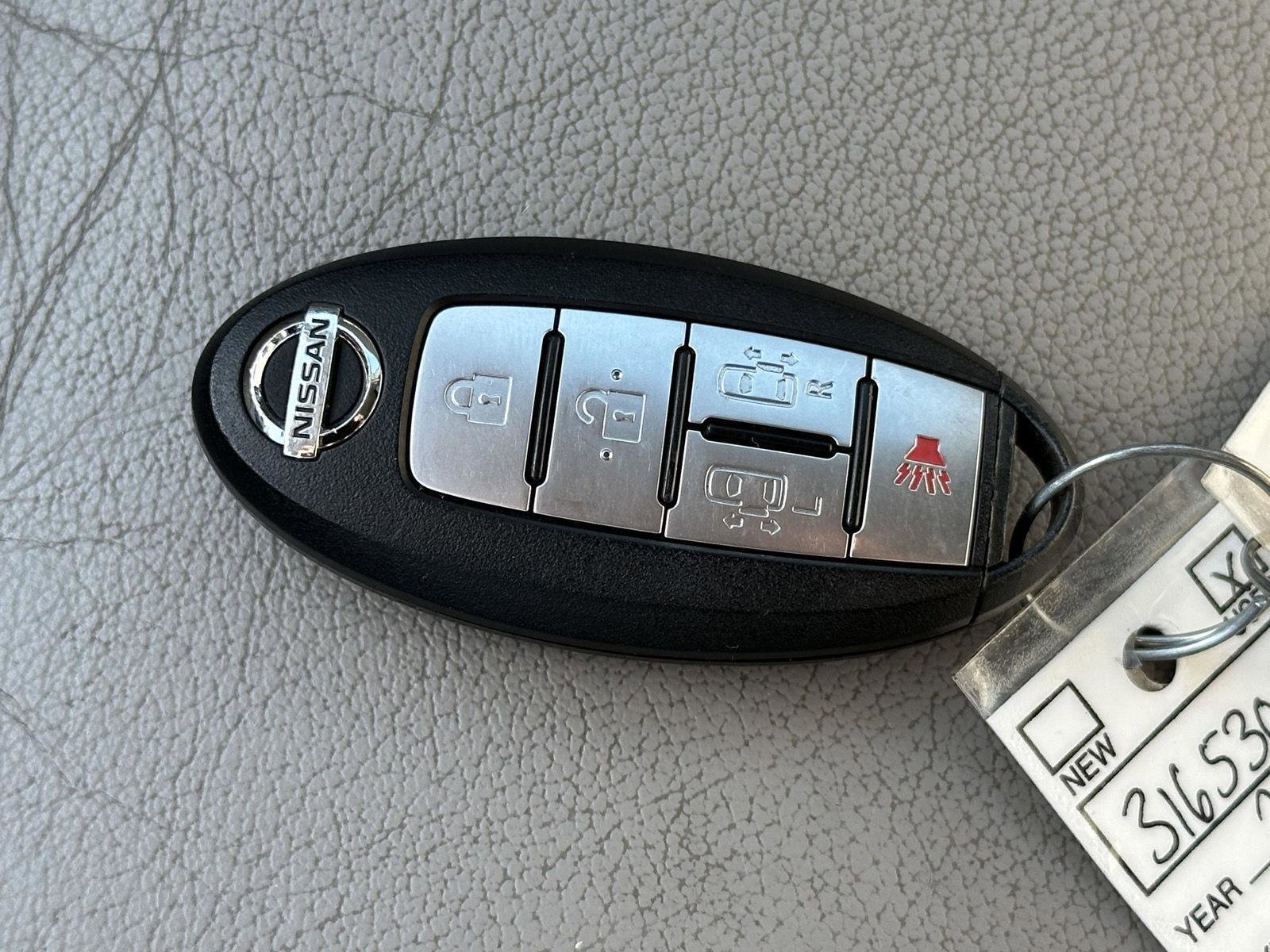 Used 2013 Nissan Quest SV w/ Leather Pkg image 13