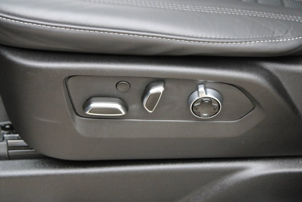 Used 2025 Cadillac Escalade ESV Sport Platinum w/ LPO, ONYX Package image 10