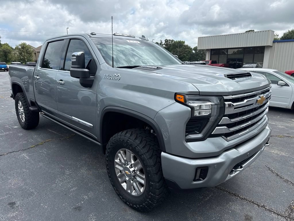 Used 2024 Chevrolet Silverado 2500 High Country w/ High Country Premium Package AWD/4WD video 3
