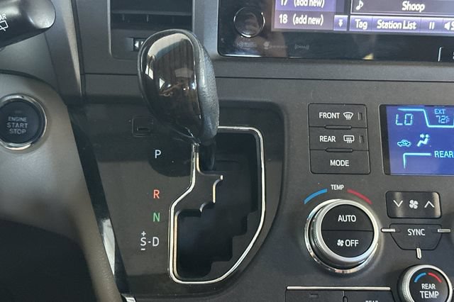 Used 2016 Toyota Sienna XLE w/ XLE Navigation Package FWD image 25