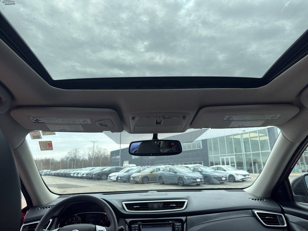 Used 2015 Nissan Rogue SL w/ SL Premium Package image 29