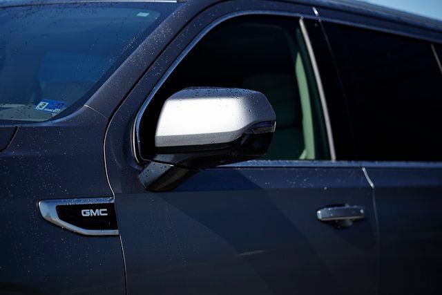 Used 2021 GMC Yukon XL Denali w/ Denali Ultimate Package image 3