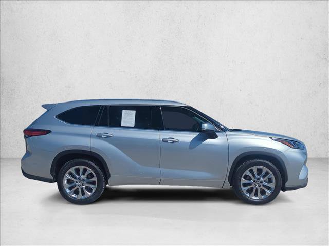 Used 2021 Toyota Highlander Limited FWD image 3