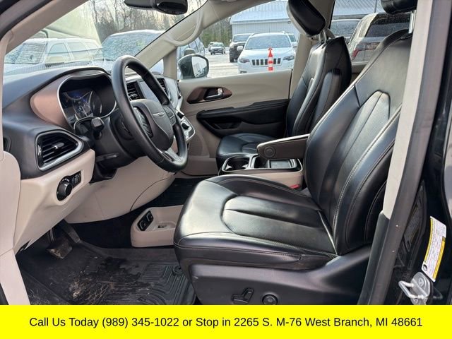 Used 2020 Chrysler Voyager Lxi image 2