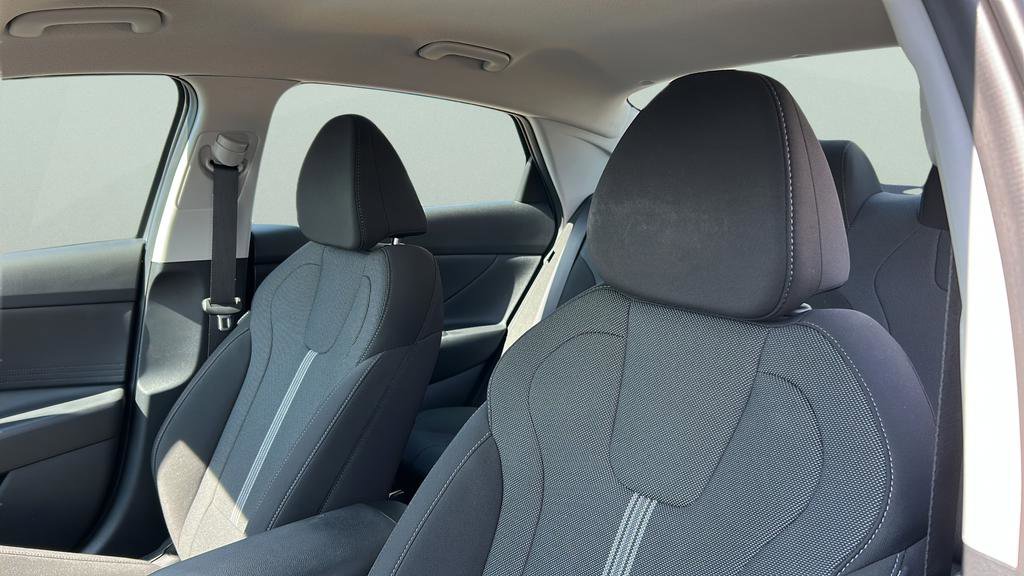 Certified 2025 Hyundai Elantra SE image 13