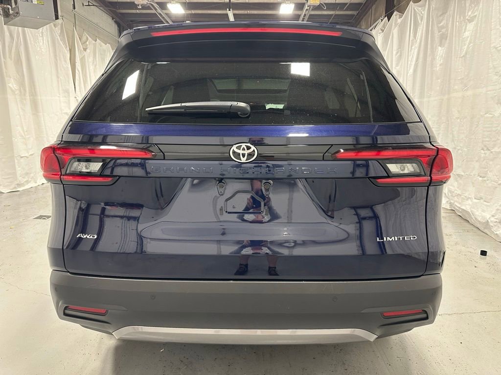 Used 2025 Toyota Grand Highlander AWD image 6