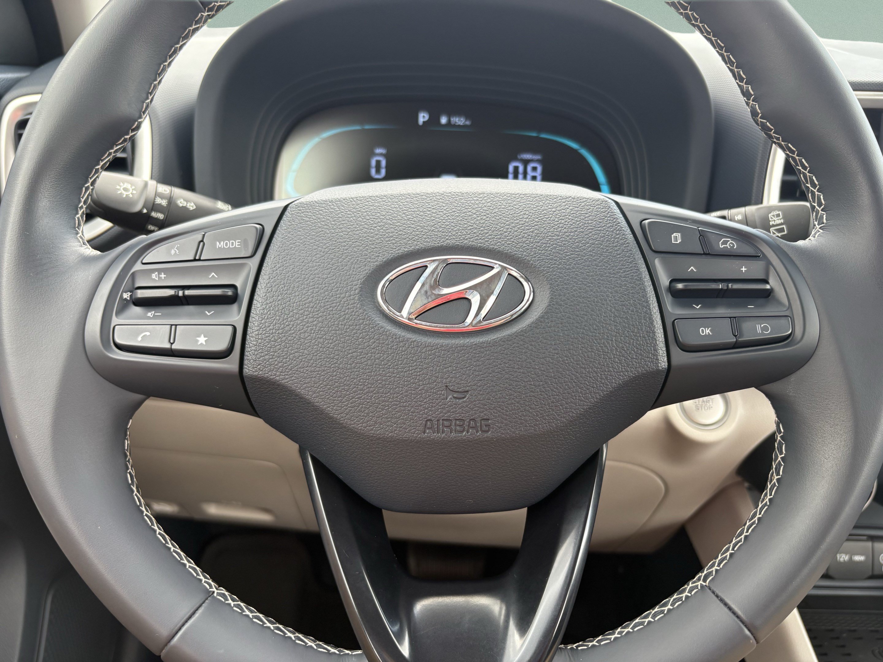 Certified 2025 Hyundai Venue Limited FWD image 18