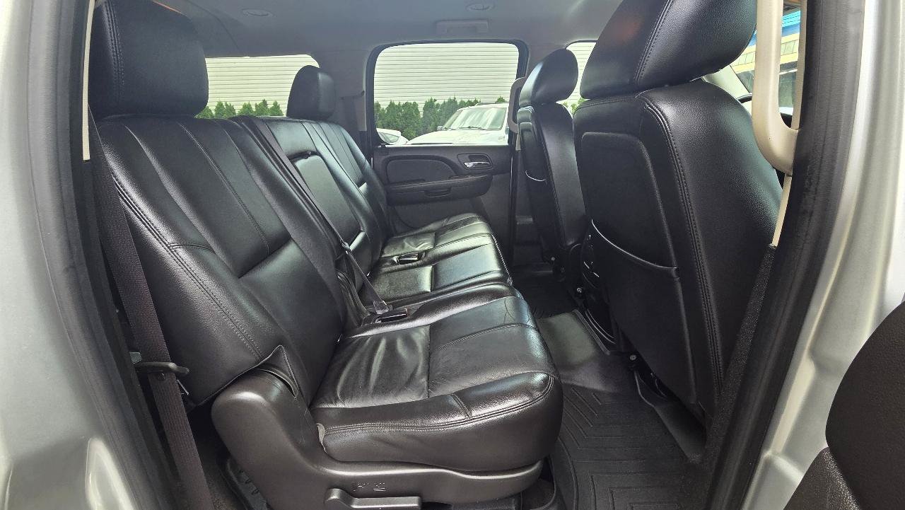 Used 2012 Chevrolet Suburban LT w/ Luxury Package AWD/4WD image 15