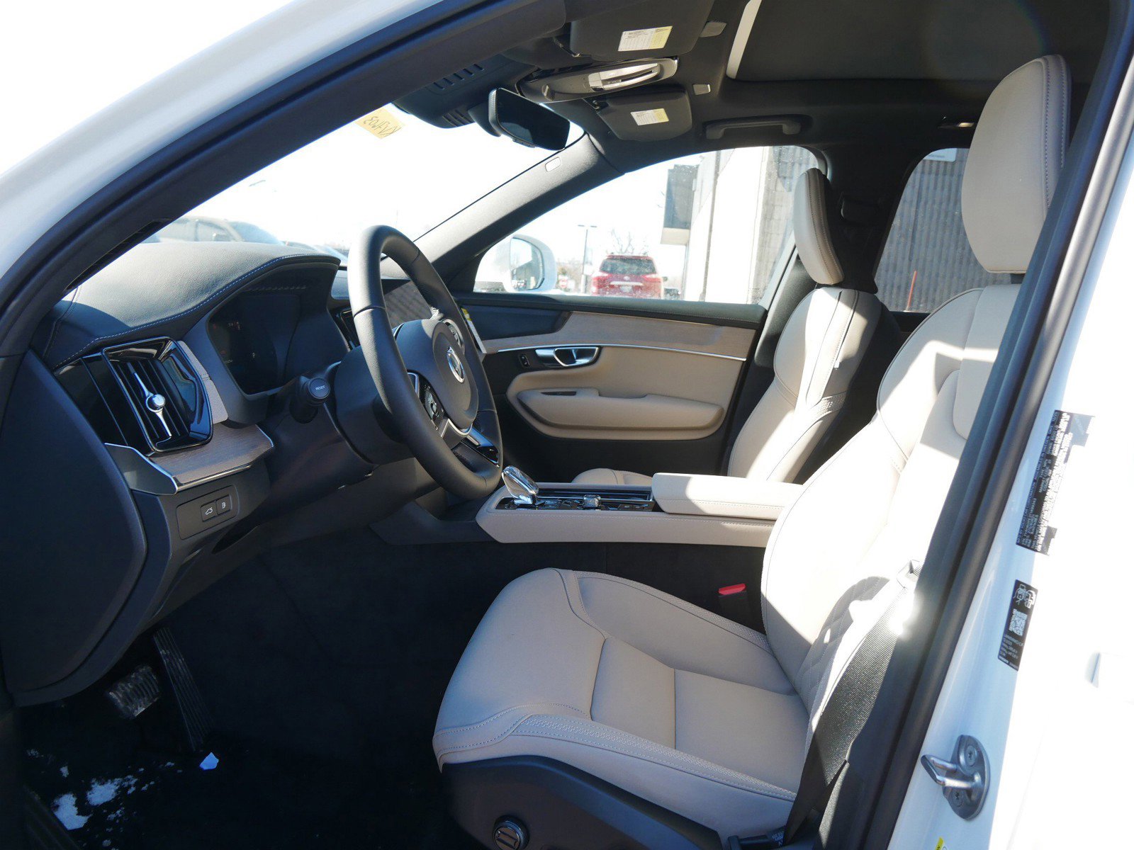 New 2026 Volvo XC90 T8 Plus w/ Protection Package Premier image 5