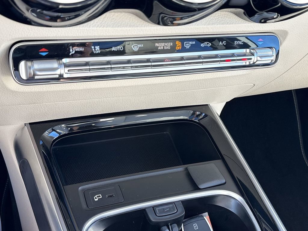 Used 2021 Mercedes-Benz GLB 250 w/ Premium Package image 18