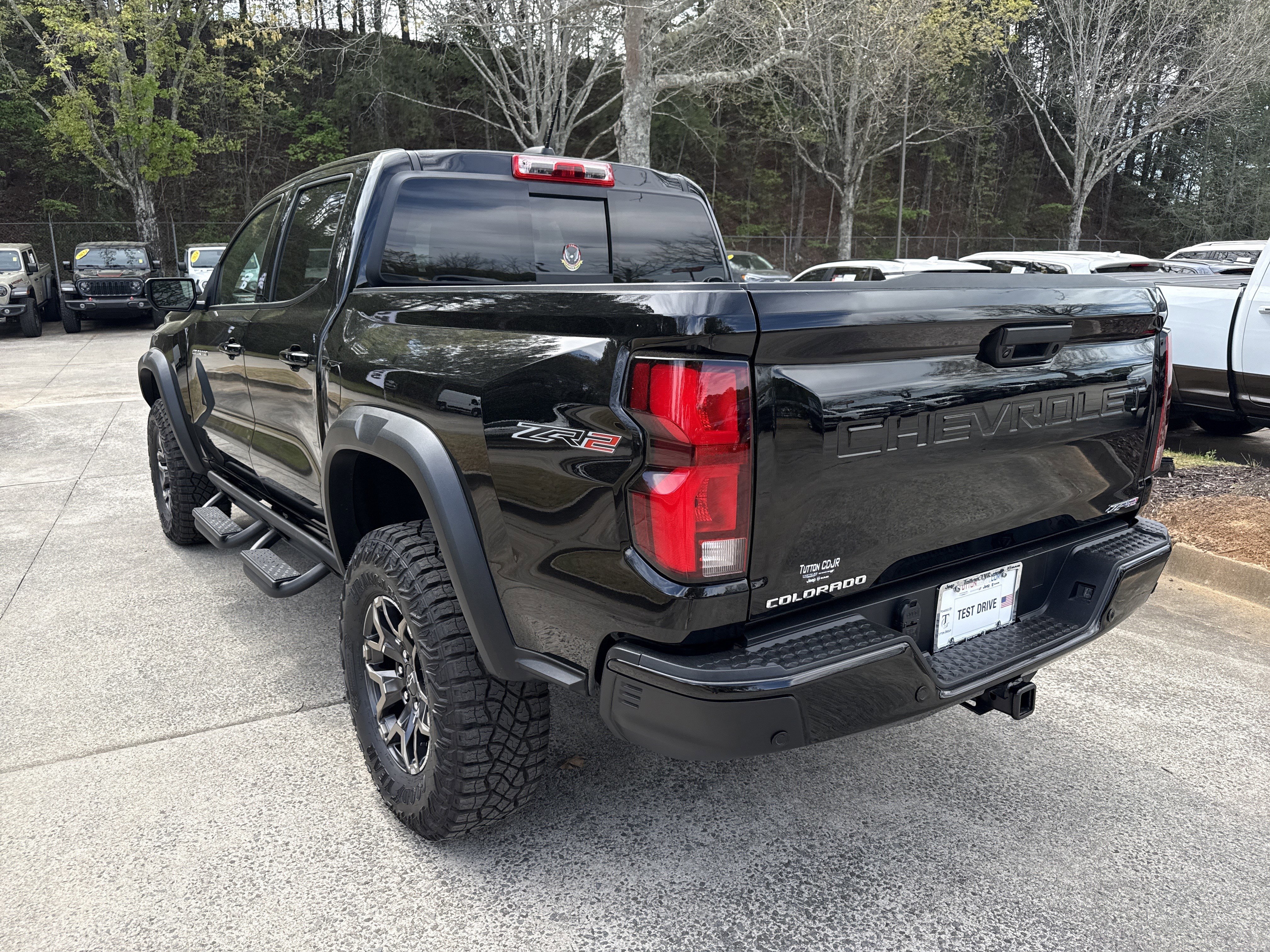 Used 2025 Chevrolet Colorado ZR2 w/ Technology Package AWD/4WD image 5
