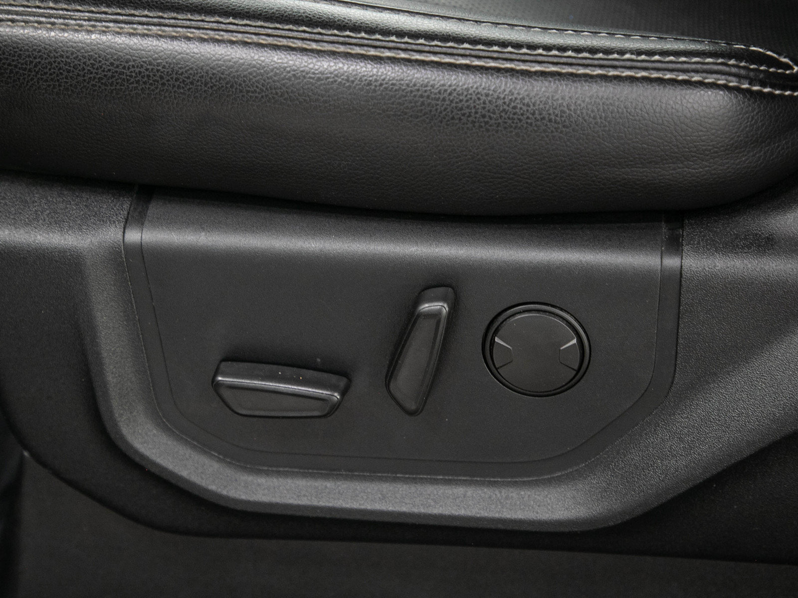 Used 2019 Ford F150 Lariat w/ Equipment Group 502A Luxury AWD/4WD image 25