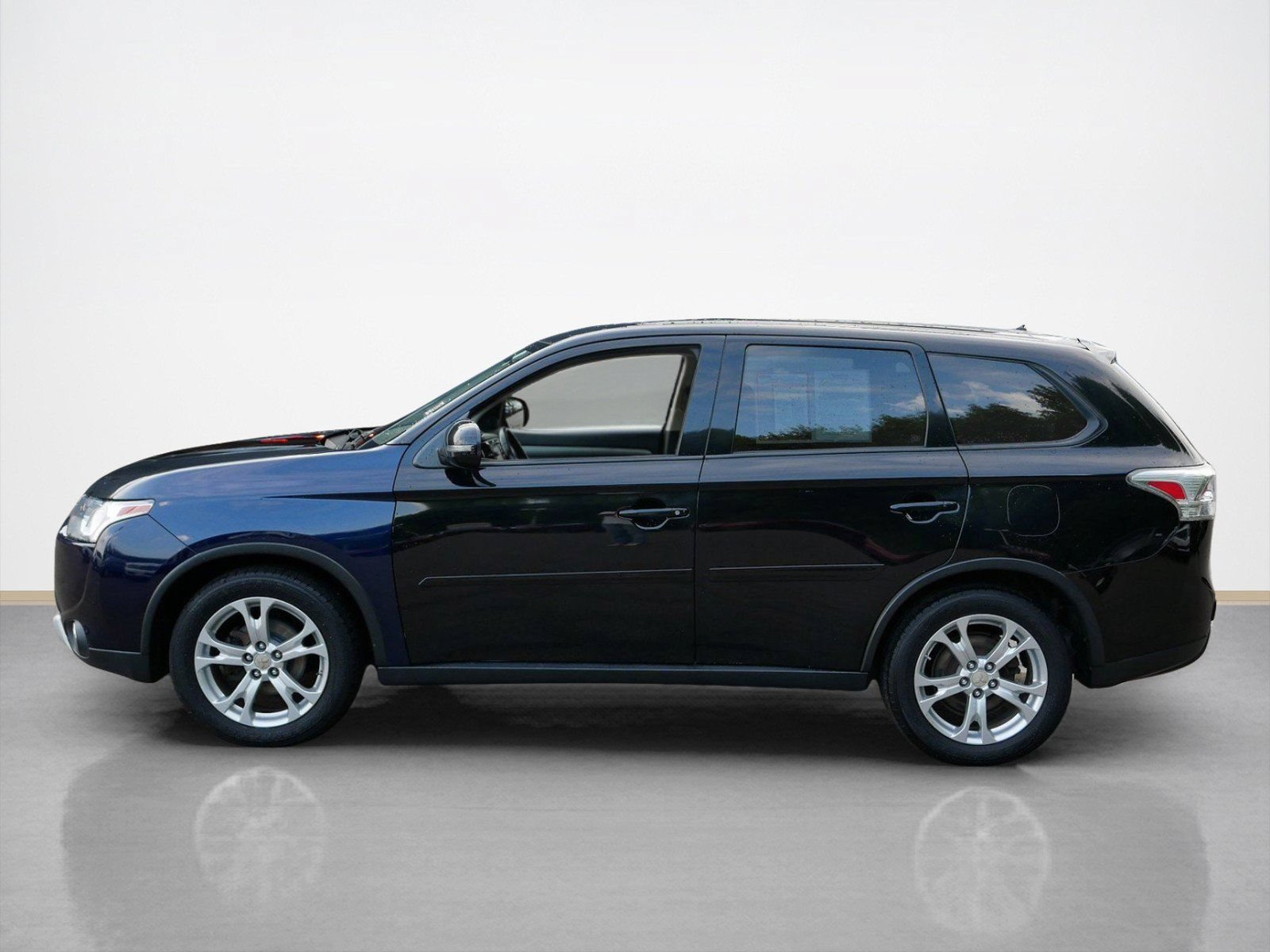 Used 2015 Mitsubishi Outlander SE AWD/4WD image 6