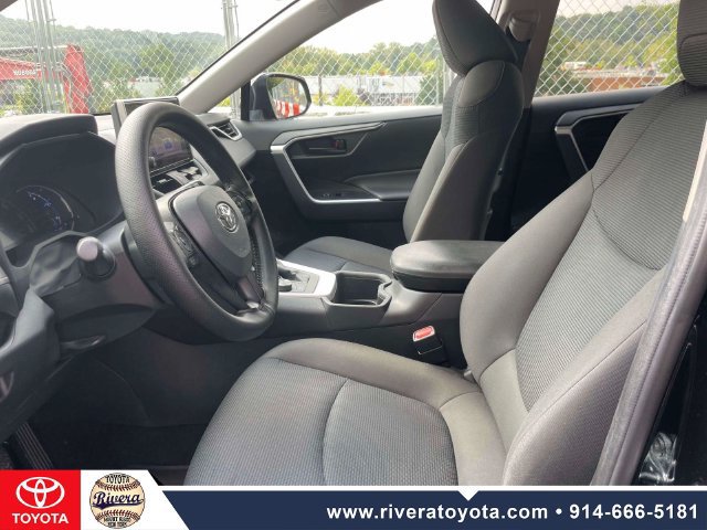Used 2024 Toyota RAV4 LE AWD/4WD image 15