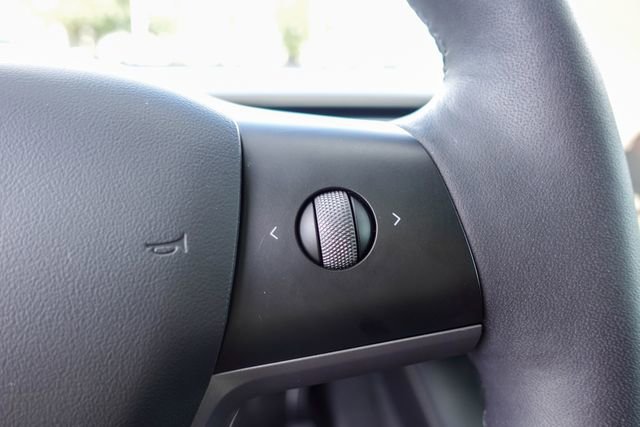 Used 2022 Tesla Model Y Long Range image 13