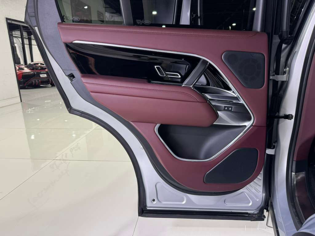 Used 2024 Land Rover Range Rover SE image 38