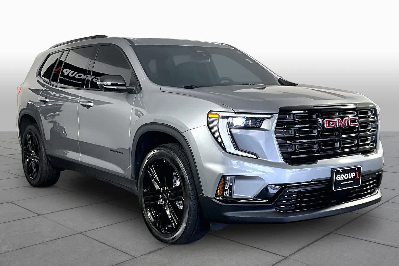 Used 2025 GMC Acadia Elevation w/ Elevation Premium Package FWD image 3