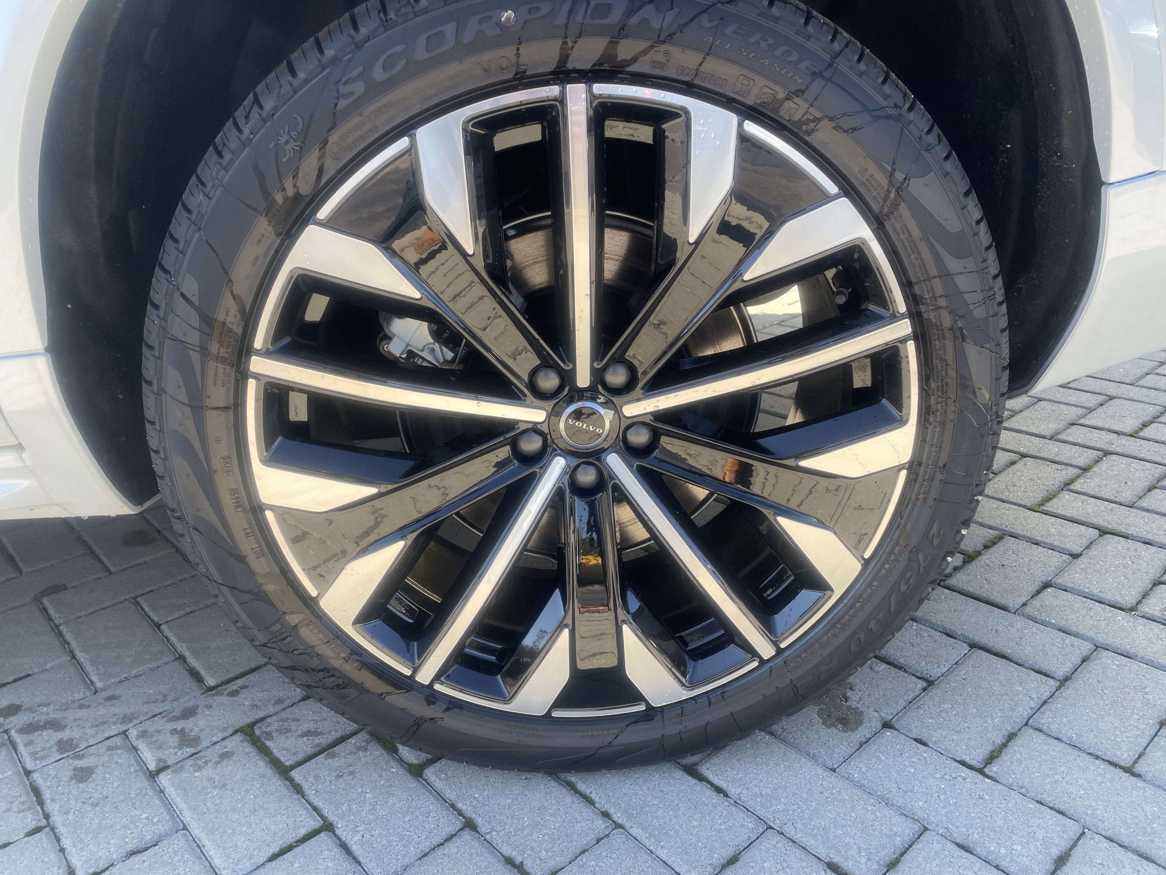New 2026 Volvo XC90 B6 Ultra w/ Protection Package image 6