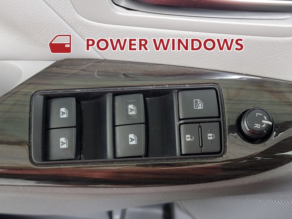 Used 2019 Toyota Sienna XLE Premium FWD image 28