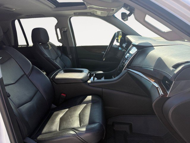 Used 2019 Cadillac Escalade Luxury image 12