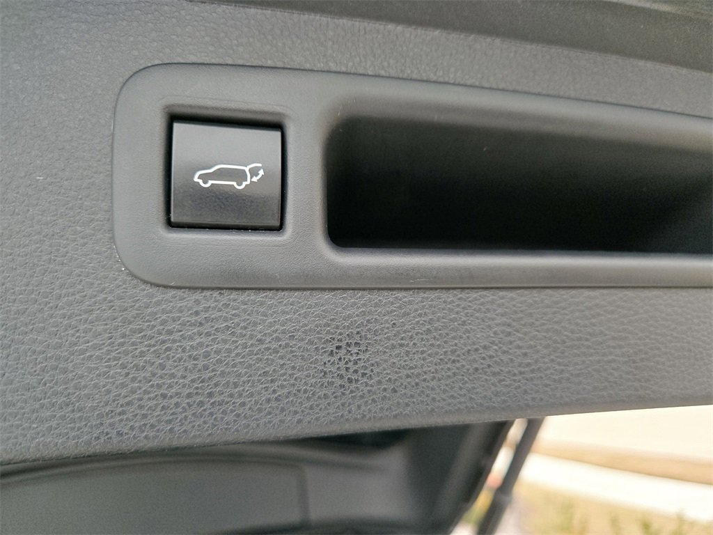 Used 2023 Toyota Highlander XSE image 34