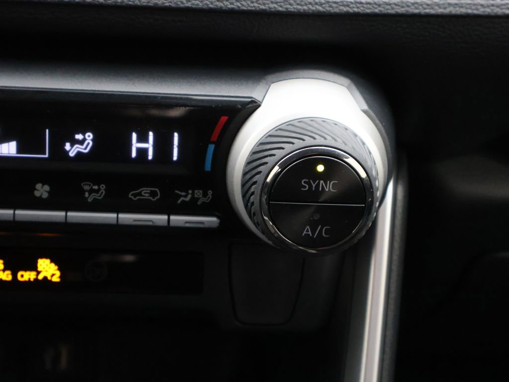 Used 2025 Toyota RAV4 XLE image 31