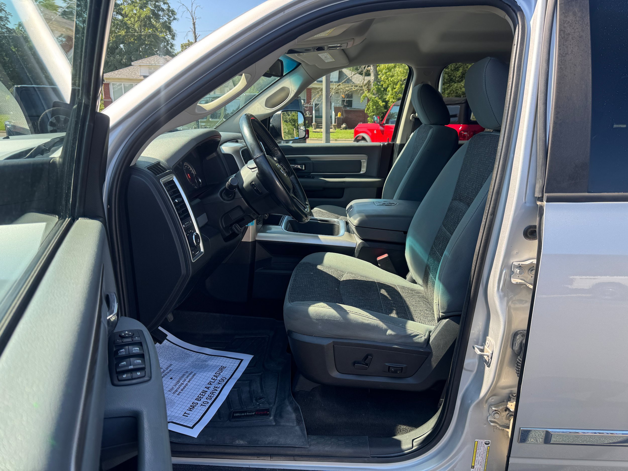 Used 2017 RAM 1500 Classic SLT AWD/4WD image 10