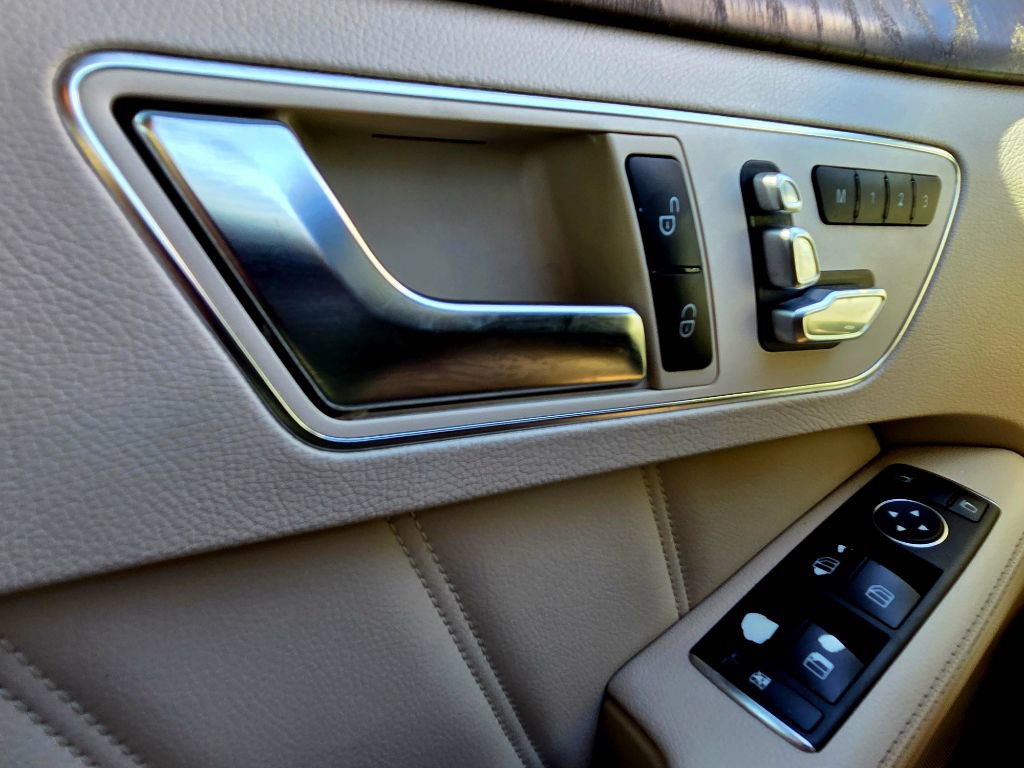 Used 2014 Mercedes-Benz E 250 BlueTEC Sedan image 12