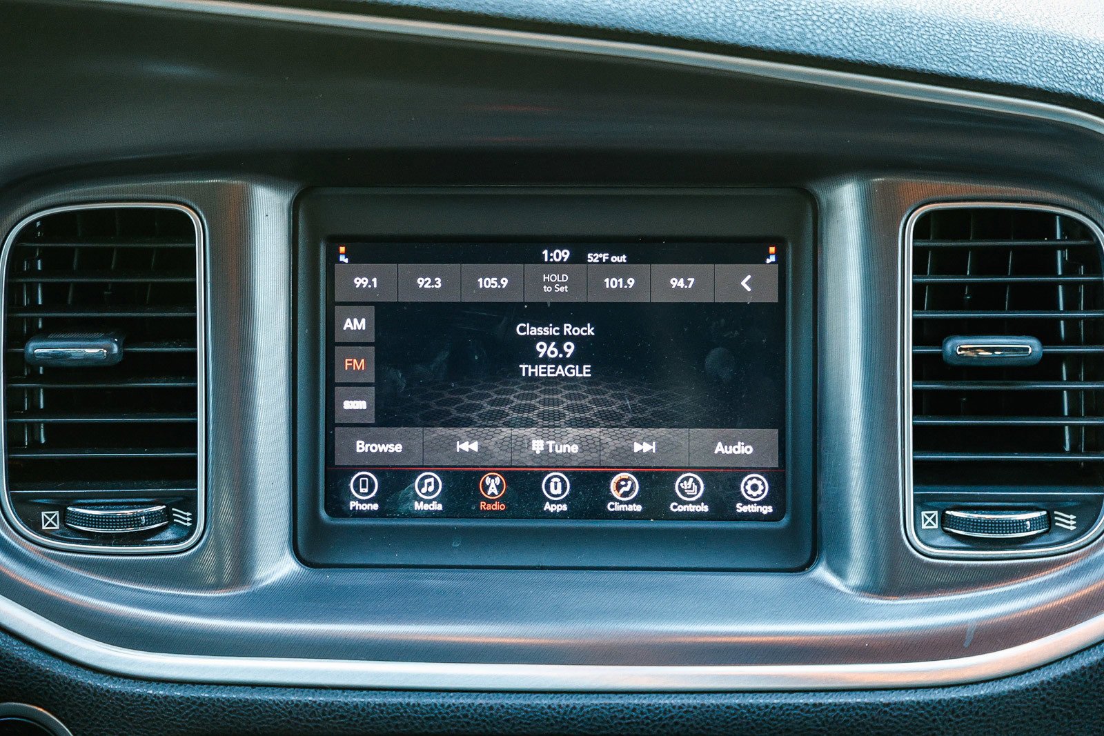 Used 2019 Dodge Charger SXT w/ Leather Interior Group image 12