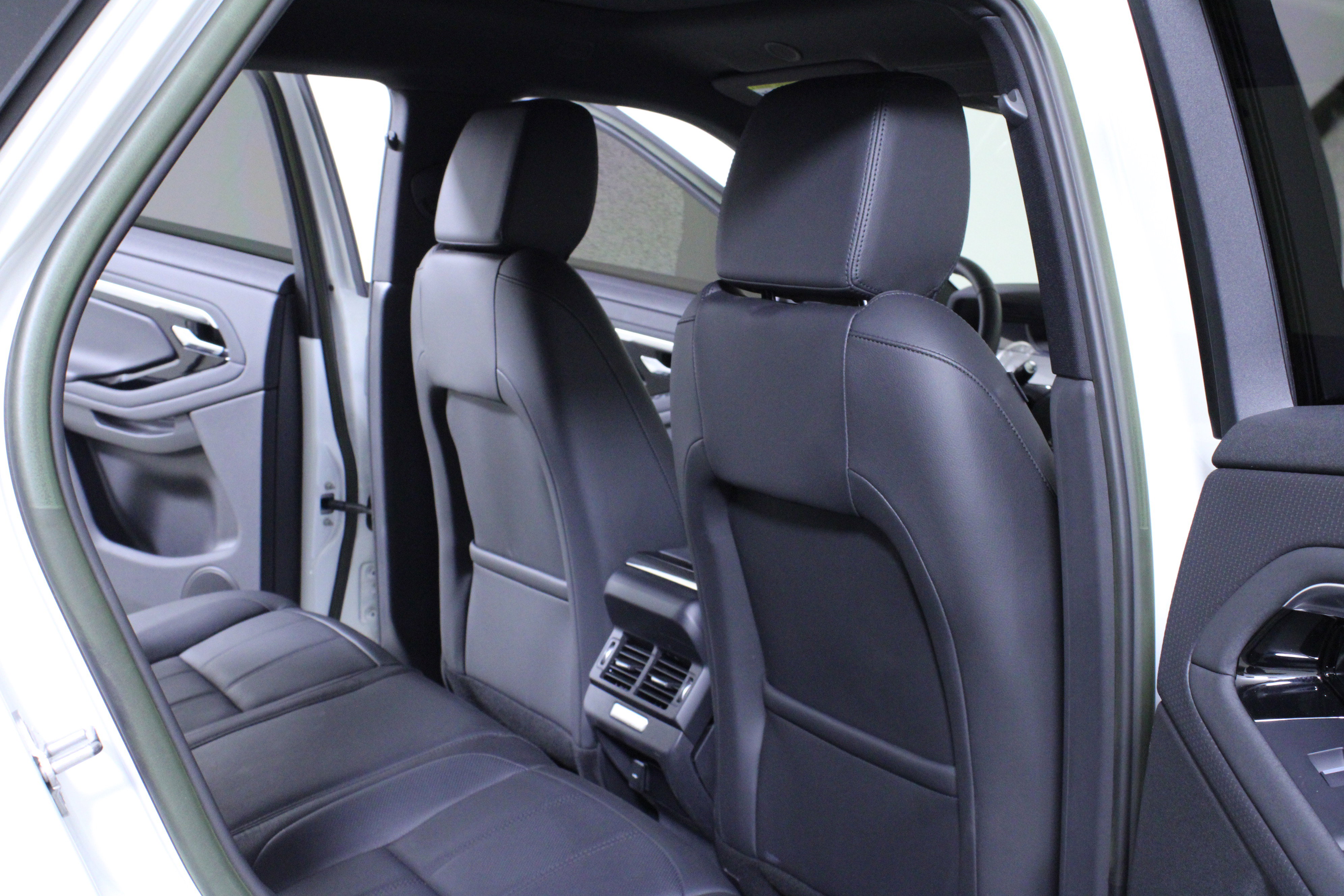 Used 2023 Land Rover Range Rover Evoque R-Dynamic S image 13