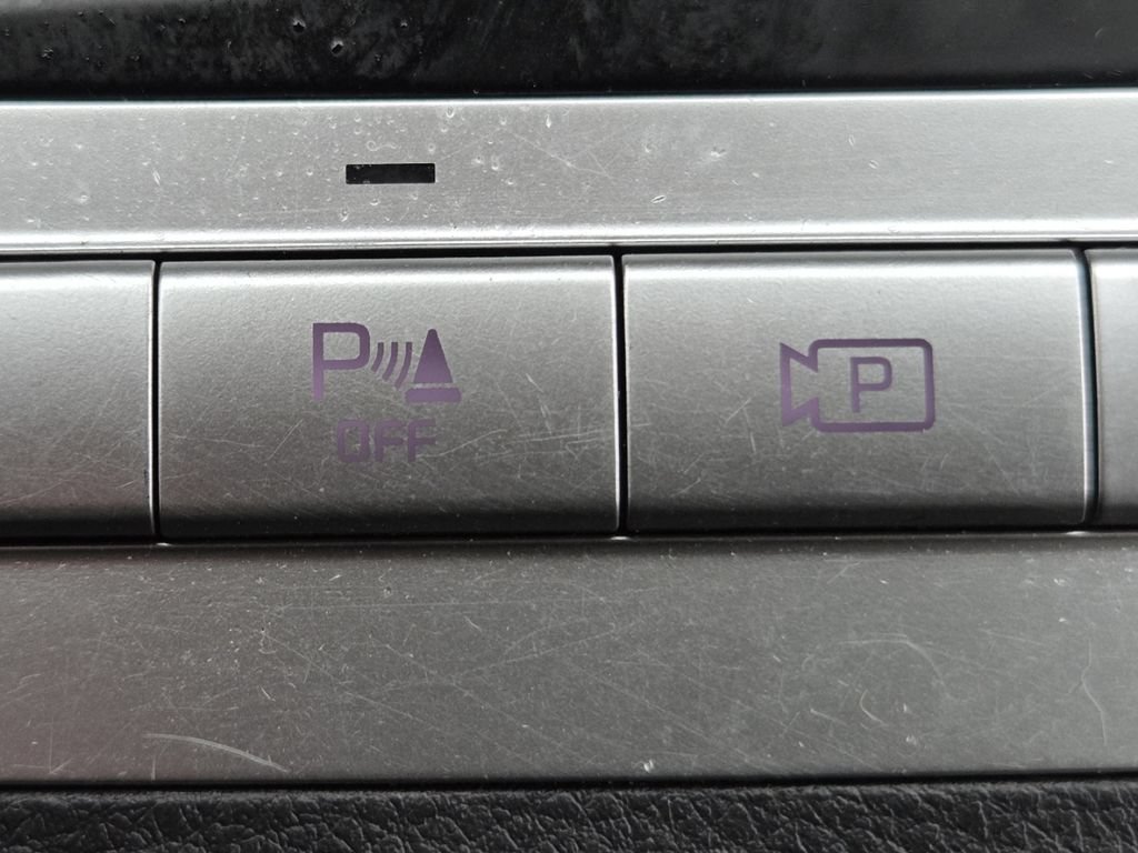 Used 2024 Kia Carnival LX FWD image 5