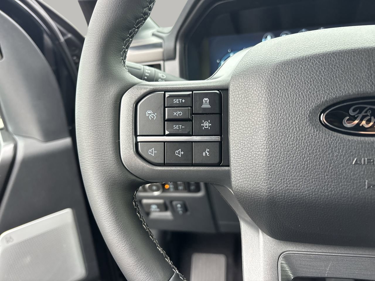 New 2025 Ford F150 Lariat w/ Equipment Group 502A High image 32