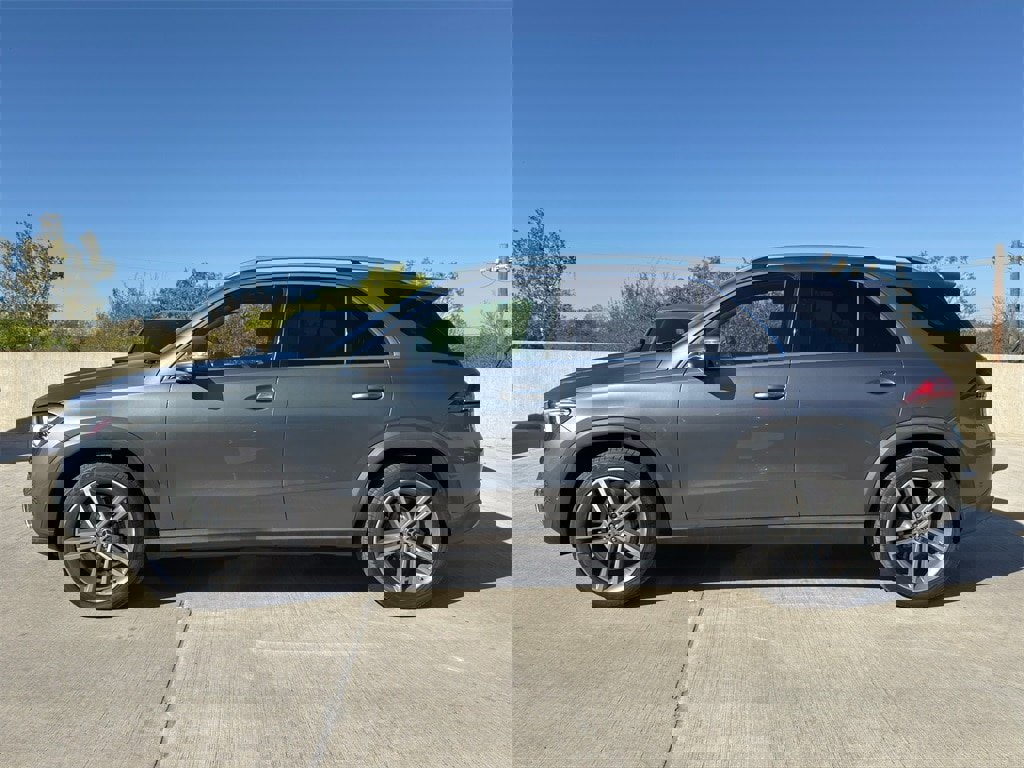 Used 2022 Mercedes-Benz GLE 350 w/ Premium Package image 5