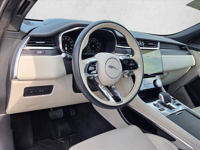 Used 2024 Jaguar F-PACE R-Dynamic S image 9