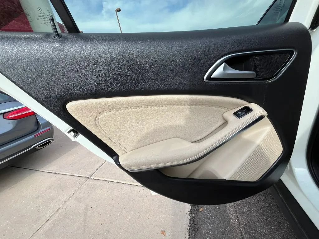 Used 2015 Mercedes-Benz GLA 250 image 10