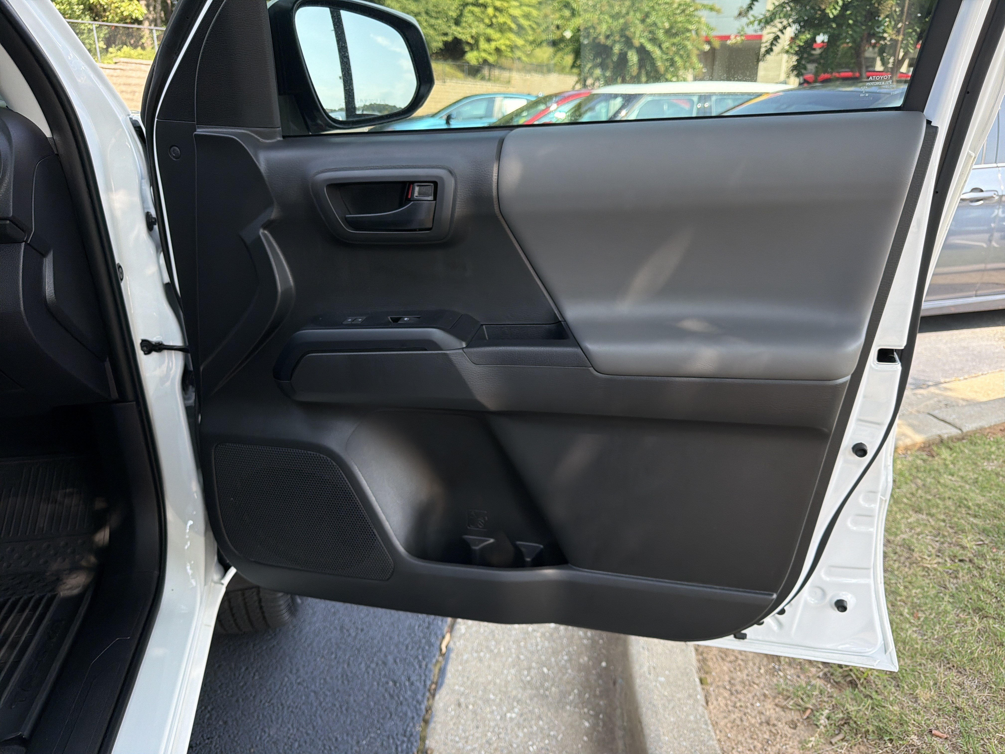 Used 2023 Toyota Tacoma SR AWD/4WD image 14