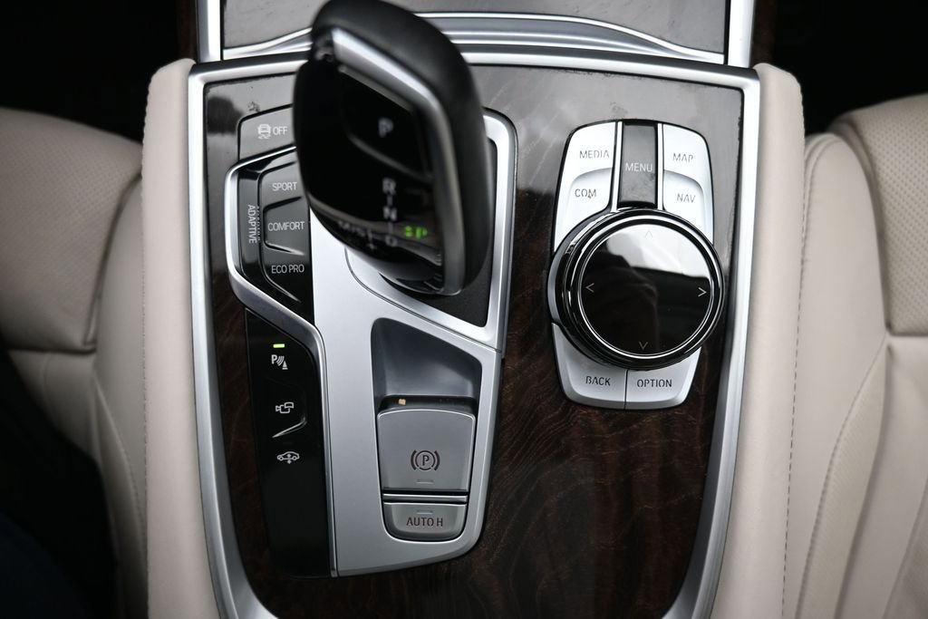 Used 2022 BMW 750i xDrive AWD/4WD image 19