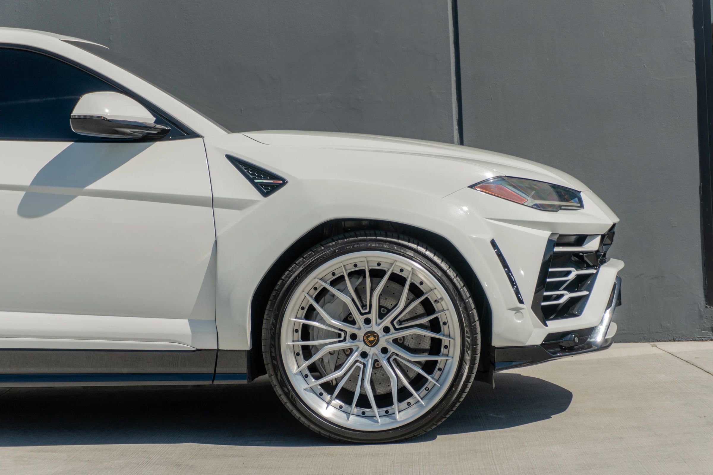 Used 2019 Lamborghini Urus AWD/4WD image 37