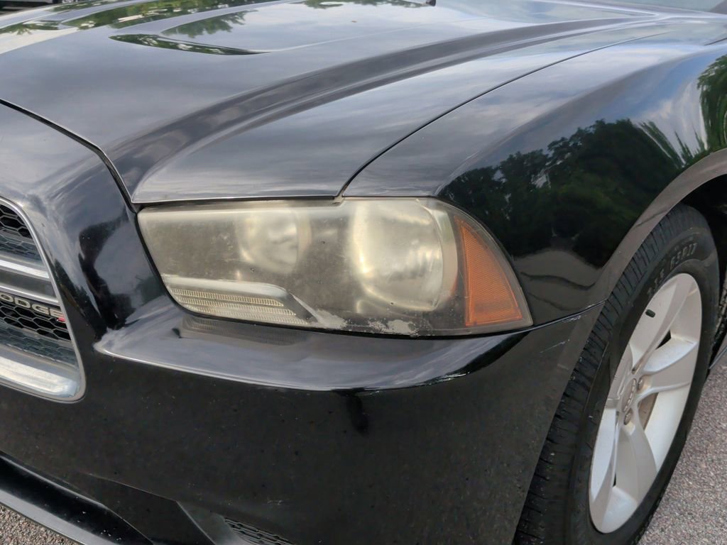 Used 2013 Dodge Charger SE RWD image 5