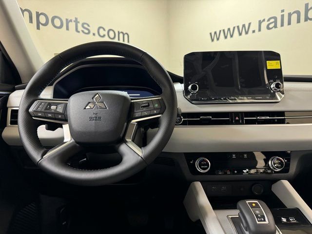 Used 2024 Mitsubishi Outlander 4WD Plug-In Hybrid image 10
