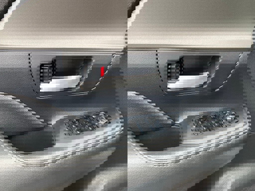 Certified 2025 Toyota Grand Highlander FWD image 14