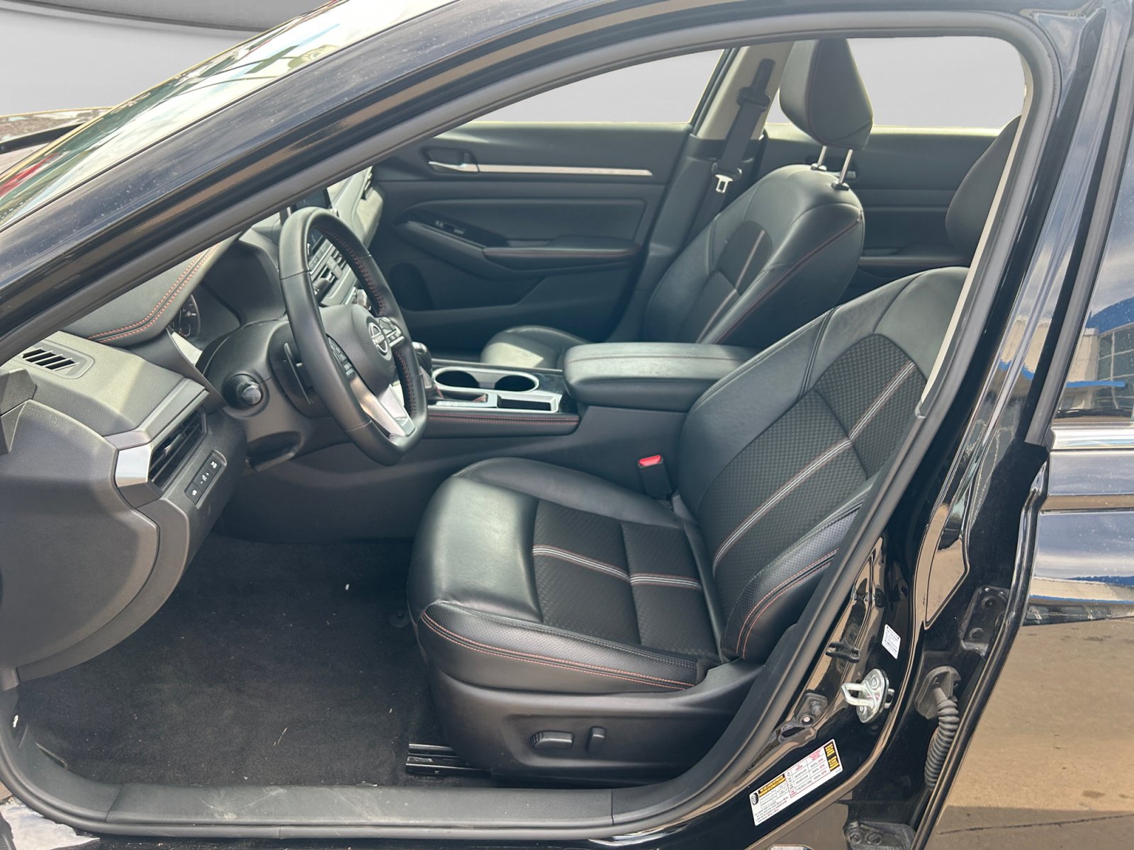 Used 2025 Nissan Altima 2.5 SR FWD image 28