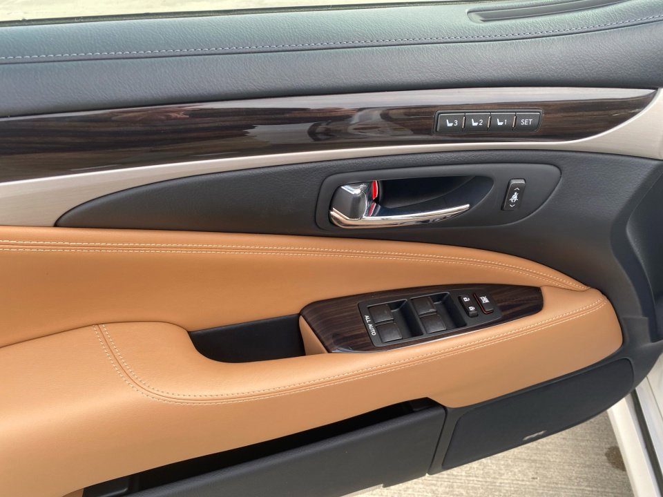 Used 2016 Lexus LS 460 image 36